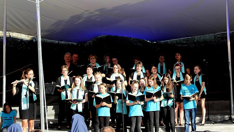 Der Lobpreischor "Sing & Pray" setzt sich aus Mitgliedern der Pfarreien Hannberg und Weisendorf zusammen. Foto: Richard Sänger