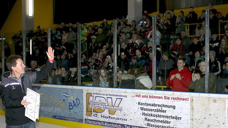 Martin Reichert sagt "Ade!" - zumindest als Trainer des ESC Haßfurt. Der Sylbacher bleibt dem Verein weiterhin als sportlicher Leiter erhalten.Ralf Naumann