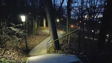 Steil und dunkel: Treppe zur Callenberger Straße