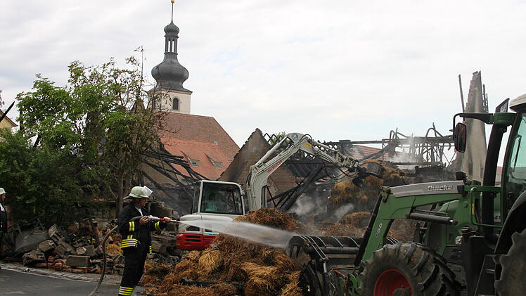 Brand im Kreis Kitzingen: Über 100 Schweine tot