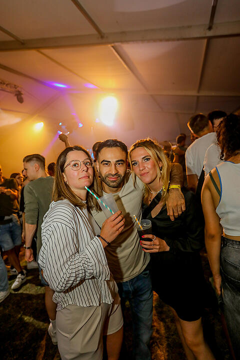 Partyzeltdorf mit 5 Areas!