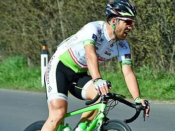 Der Altenkunstadter Grischa Janorschke ist wieder einmal bei einem Zielsprint schwer gestürzt, kam aber glimpflich davon. Foto: Archiv