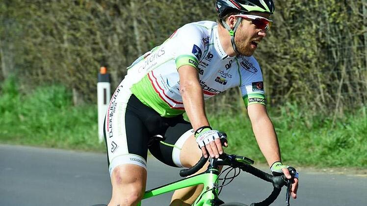 Der Altenkunstadter Grischa Janorschke ist wieder einmal bei einem Zielsprint schwer gestürzt, kam aber glimpflich davon. Foto: Archiv