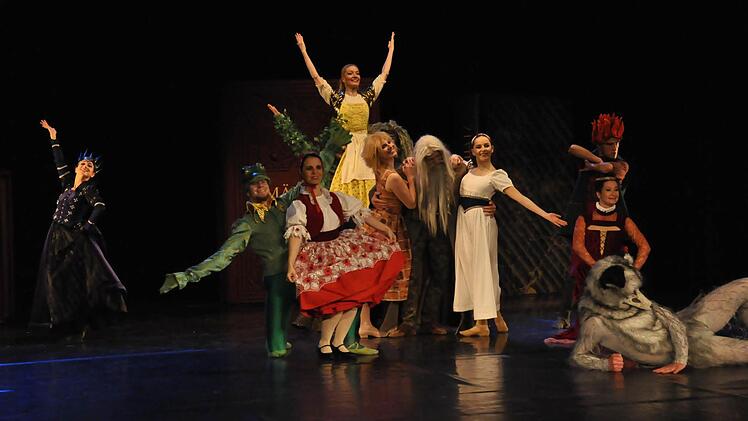 Die Deutsche Tanzkompanie aus Neustrelitz hat Märchen neu erzählt. Foto: Peter Klopf