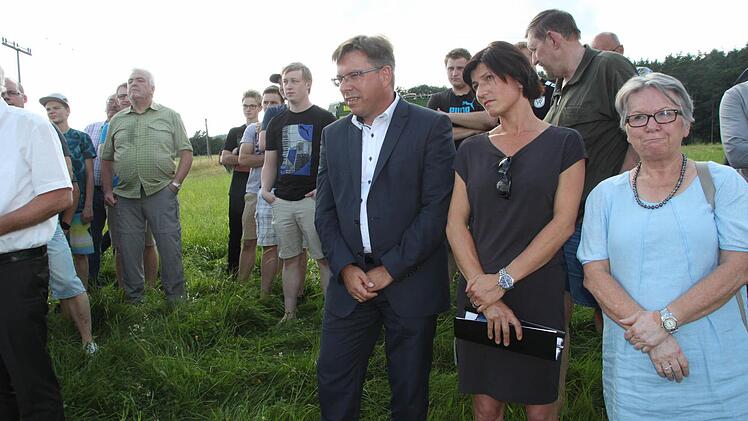 In Höferänger mit dabei: Heike Vogel (Zweite von rechts) und ihre Mutter Hannelore (rechts daneben) von der Baufirma Vogel, Unterzettlitz. Foto: Stephan Tiroch
