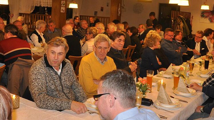 Der Saal im Gasthaus Schüpferling war prall gefüllt.  Foto: Leo Hühnlein