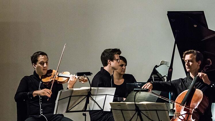 Das Aramis-Trio beeindruckte sein Publikum mit dem Abend "Schumanns Schatten" (von links): Martin Emmerich, Fabian Wankmüller und Heiner Reich. Foto: Jochen Berger