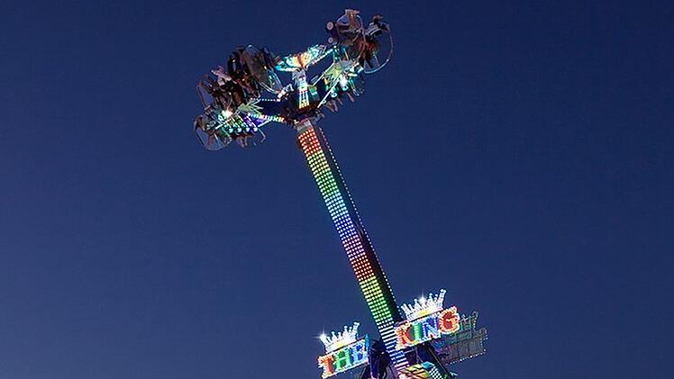 Hof: Riesenrad, Wildwasser, "The King" und Co. - diese Fahrgeschäfte sorgen beim Volksfest für Unterhaltung
