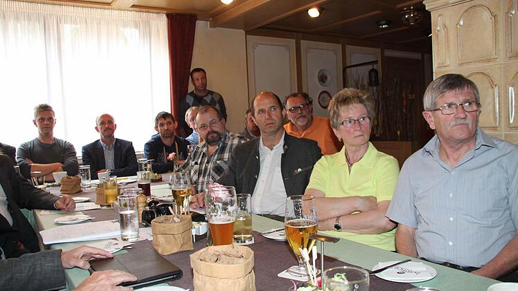 ... beim Wirtshaus-Diskurs im "Berghof" Wartenfels. Fotos: Stephan Tiroch
