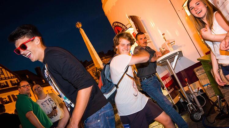 Freitagnacht: Impressionen vom Kulmbacher Altstadtfest. Foto: Alexander Muck