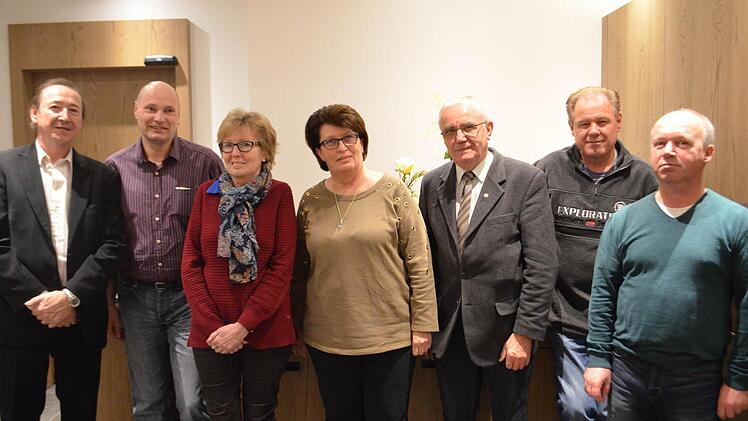 Zum neuen Vorstand der Eigenheimervereinigung Ramsthal gehören (von links) Werner Liebenstein, Thomas Metzler, Claudia Meierl, Sonja Seufert, Georg Grempler, Dietmar Seufert und Dietmar Neder. Foto: Andreas Lomb