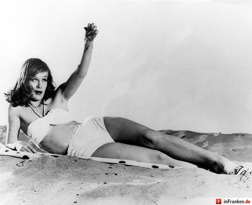 Hildegard Knef im Bikini