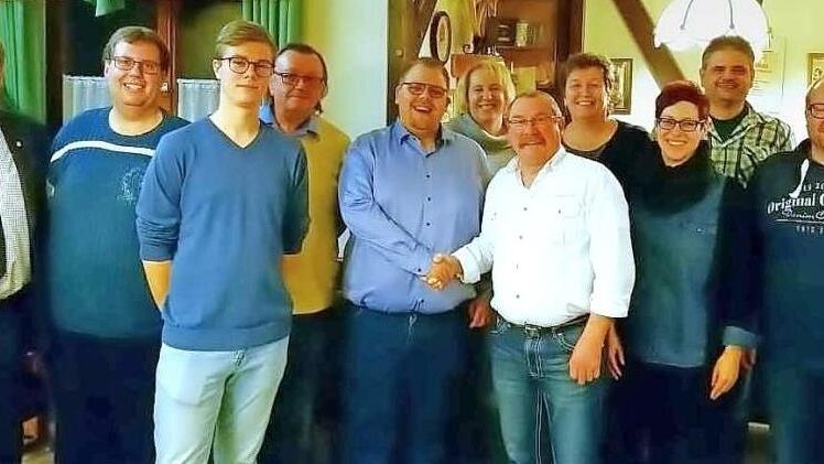 3. Bürgermeister Hubert Bischoff, 2. Vorsitzender Christian Scheidig, Jugendvertreter Thomas Melcher, Klaus Kühnlenz, Vorsitzender André Reitz, Ute Lipfert, Ehrenvorsitzender Wolfgang Bär, Kassierin Gabi Kircher, 3. Vorsitzende Diana Fehn, Heiko Lipfert, Thomas Rebhan und Lars Kröckel (v. l.) Foto: privat