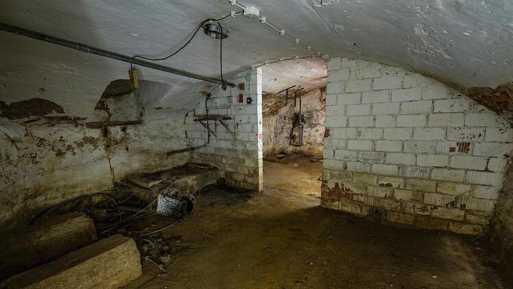 Der Gewölbekeller ist feucht und leer. Foto: Jürgen Hüfner