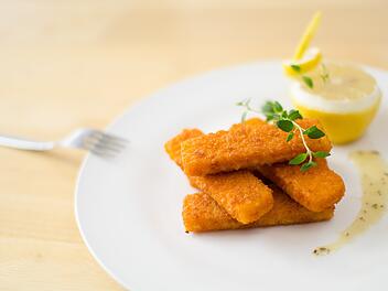 Nicht nur bei Kindern sehr beliebt: Fischstäbchen. Foto: unitea/pixabay.de.