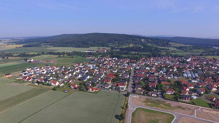 Pettstadt: Die ersten Bauarbeiten haben schon begonnen - die Gemeinde war zuvor mit Anfragen für Baugrundstücke überhäuft worden.