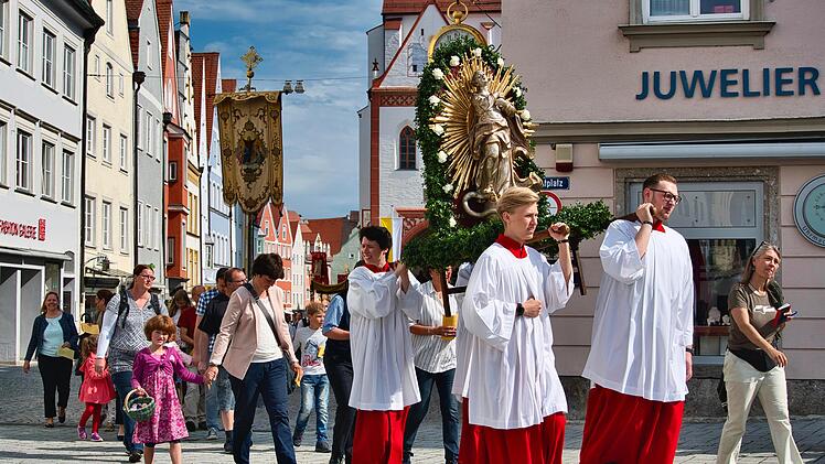Bamberg: Prozessionen werden abgehalten - Versp&auml;tungen und Umleitungen im &Ouml;PNV-Verkehr