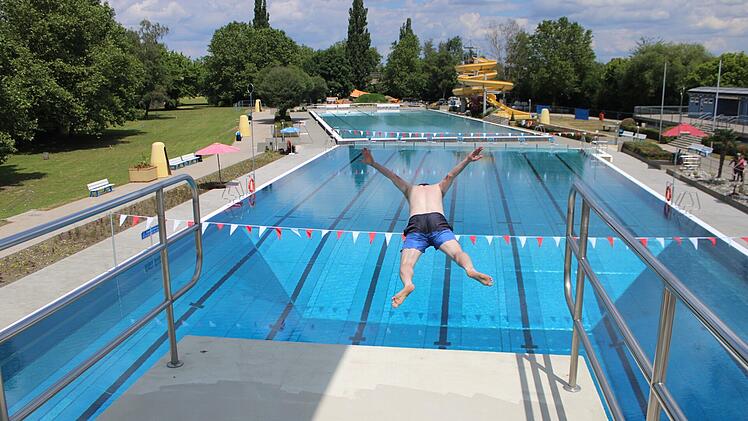 Freibad Kitzingen startet in die Saison und lädt zu Eröffnungsparty ein