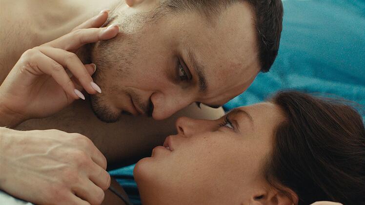 Es hat gefunkt zwischen Tomas (Franz Rogowski) und Agathe (Adèle Exarchopoulos).