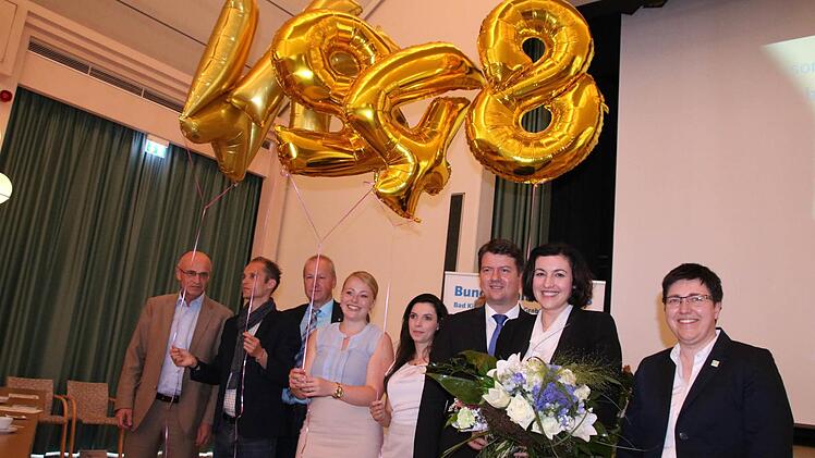 "WK 248" in goldenen Luftballons. Damit überraschten ihre Mitarbeiter und die CSU-Kreisvorsitzenden am Samstag Dorothee Bär. Foto: Paul Ziegler