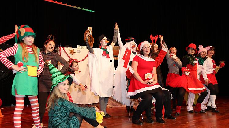 Das Bürglaß-Tanzstudio begeisterte bei dem kurzweiligen Nachmittag mit seiner getanzten Version eines Weihnachtsmärchens. Foto: Wolfgang Desombre