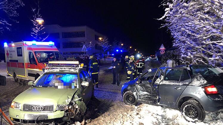 Einer der vielen schlimmen Unfälle: In Naila im Kreis Hof musste am Freitagnachmittag eine Frau aus ihrem Auto geschnitten werden. Foto: News5/Fricke