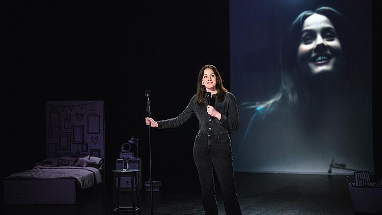 Live (Ingrid Unnur Giæver) hat eine Late-Night-Show im norwegischen Fernsehen. Sie ist ein Vorbild für selbstbewusste Frauen und eine bekannte Persönlichkeit.