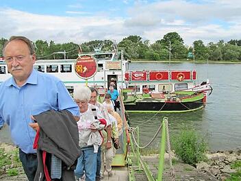 Die Teilehmer am Coburger Seniorenexpress genossen am Nachmittag die Schiffahrt mit der "Pfälzerland" durch die Hafengebiete von Speyer und die naturbelassenen Bereiche des Altrheins.  Fotos: Hermann Fechter