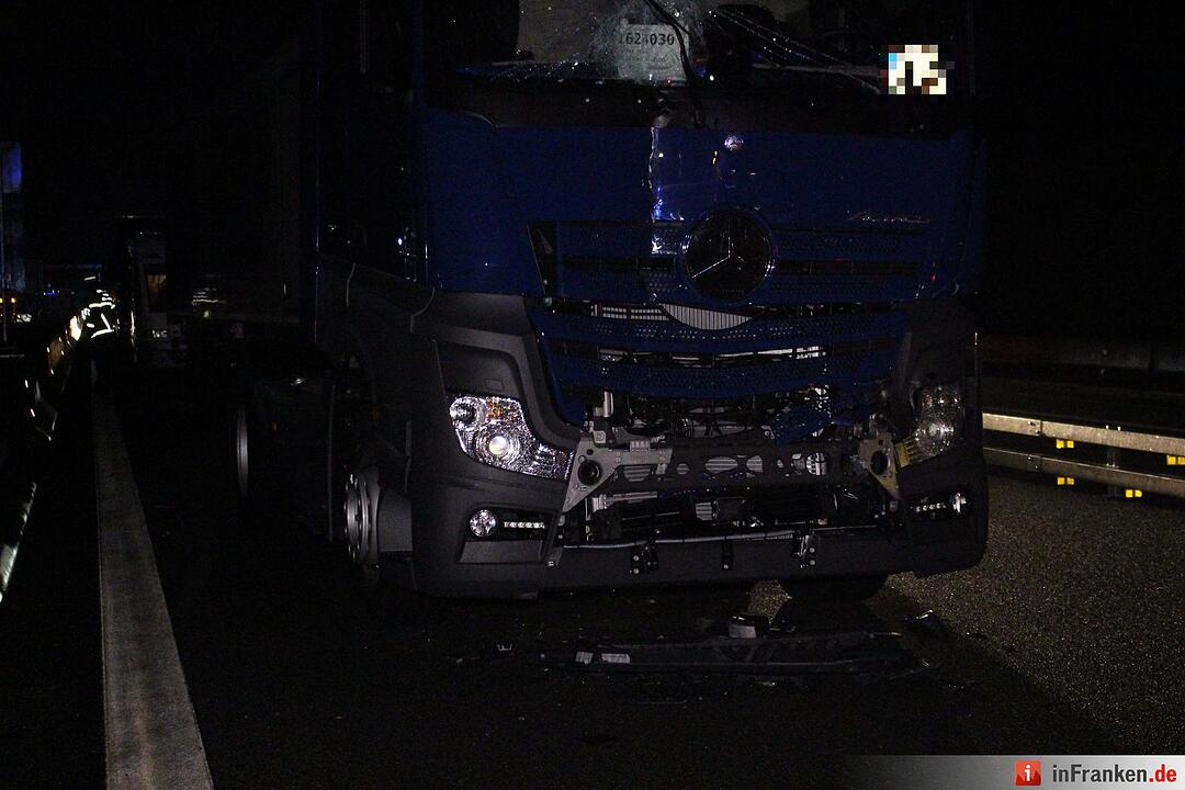 Unfall legt Verkehr auf A9 bei Bayreuth lahm - Sieben Fahrzeuge an Verkehrsunfall im Baustellenbereich beteiligt – glücklicherweise nur ein Leichtverletzter