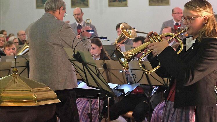 Konzert in der Schwärzelbacher Dorfkirche St. Mauritius  Foto: Gerd Schaar