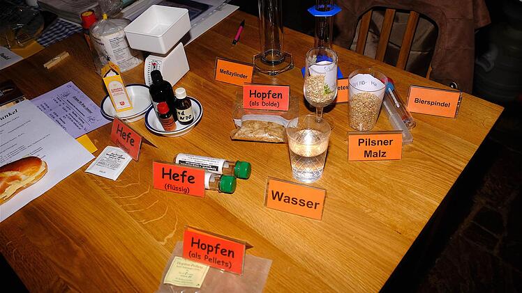 Zum Bierbrauen braucht man nur Wasser, Malz, Hefe und Hopfen. Foto: Gerd Schaar