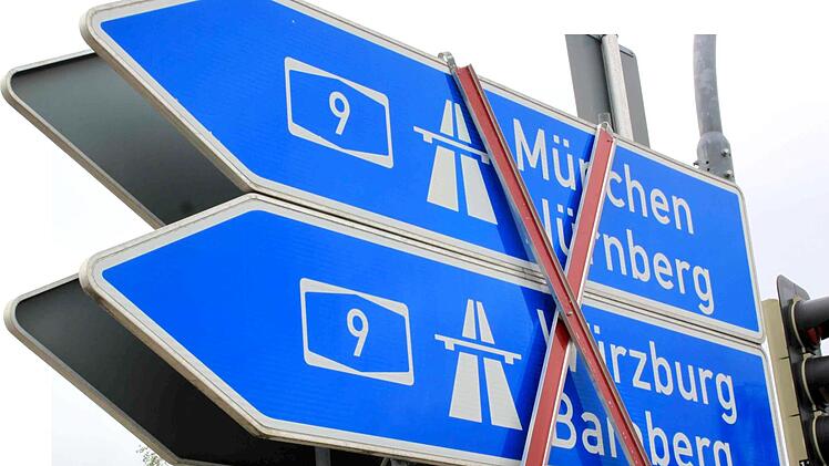 Noch ist die Auffahrt auf die A 9 bei Himmelkron in Richtung Süden komplett gesperrt. Fotos: Alexander Hartmann