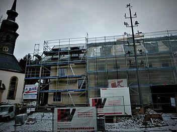 Noch ist das Bürgerzentrum in der Bauphase, aber die Veranstaltungsräume haben in der Sitzung des Gemeinderates bereits einen Namen bekommen. Sie heißen künftig und heißen "Frankensaal" und "Frankenstube". Die Fertigstellung des Bürgerzentrums ist für diesen Herbst geplant. Foto: Werner Reißaus