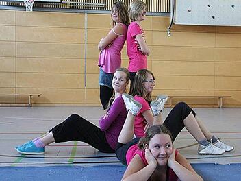 Bei der Ganztagsbetreuung wird den Kindern nicht nur Essen und Unterricht geboten. Sie können auch kreativ sein oder tanzen und Sport treiben.