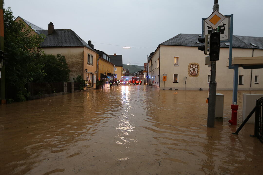 Innenstadt von Arzberg nach Starkregen unter Wasser