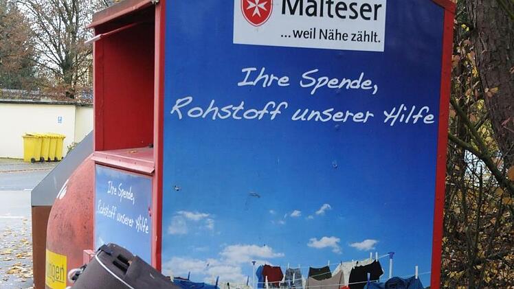 Zwei Mal in einer Woche voll: Kleidercontainer in Bad Rodach  Foto: N. Schalk