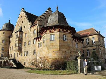 Hermann von Rotenhan vor seinem "Steinernen Erbe", dem Schloss Eyrichshof. Diana Fuchs