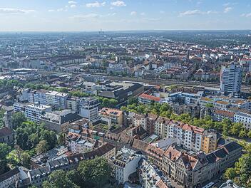 Panoramablick auf F&uuml;rth in der Metroploregion N&uuml;rnberg aus der Vogelperspektive