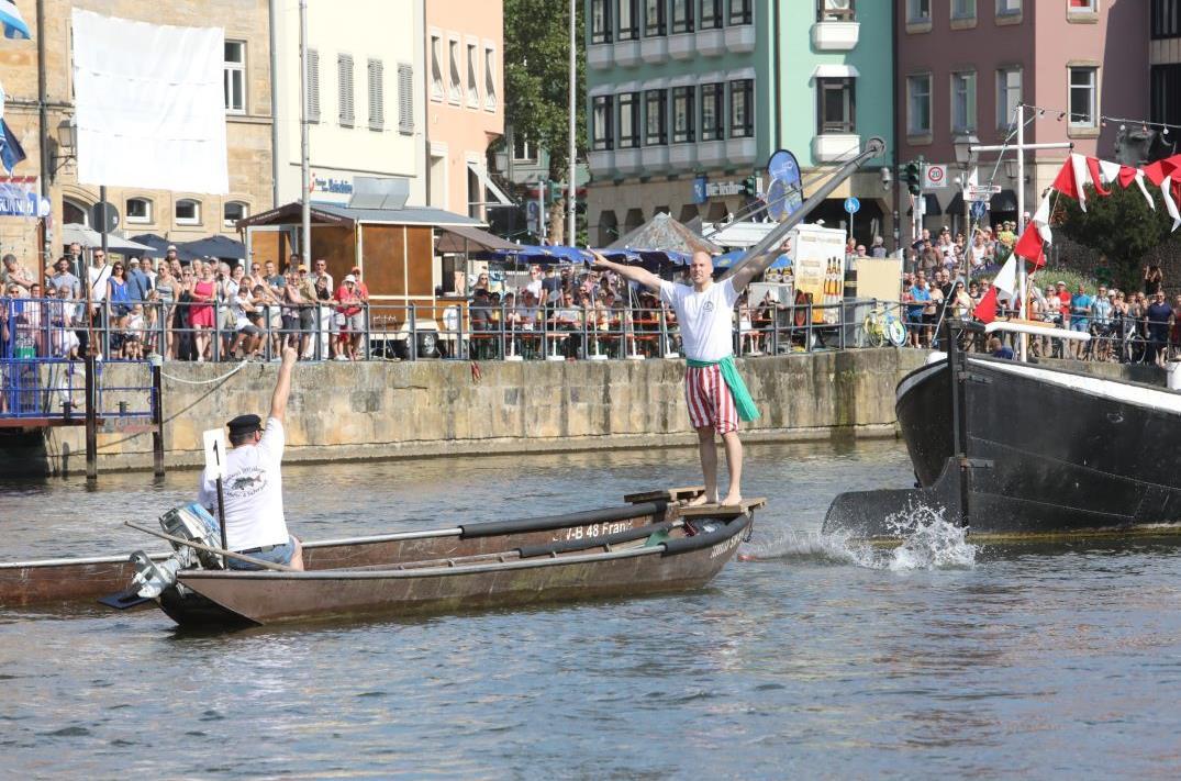 Fischerstechen der Erwachsenen am Sonntag. Foto: Barbara Herbst