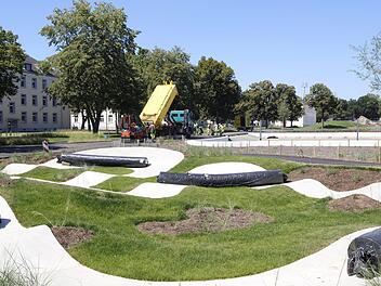 Es nimmt Formen an: Wie die Carus-Allee in Zukunft die ehemalige Ledward-Kaserne verändern wird, kann man jetzt schon klar sehen. Bis Ende des Jahres ist das grüne Band von West nach Ost fertig. Foto: Oliver Schikora