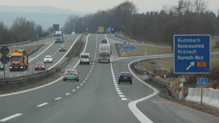 Die Baustelle erstreckt sich von der Autobahnausfahrt Neudrossenfeld bis zum Dreieck Bayreuth/Kulmbach.