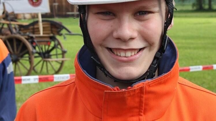 Nils Stolle (14), Ahorn: "Ich bin seit zwei Jahren bei der Feuerwehr und zum zweiten Mal beim Jugendleistungsmarsch dabei. In diesem Jahr mache zum ersten Mal im B-Teil der mit. Hier merkt man, ob man den Aufgaben gewachsen ist und ob das Team funktioniert.