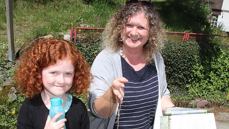 Melanie Rubsch und Tochter Lola (8) hatten bei der Rallye mit den Naturpark-Rangern richtig Spa&szlig;.