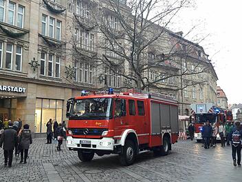 Vor kurzem in der Fußgängerzone: Die Brandmeldeanlage im Karstadt hatte ausgelöst, gebrannt hatte jedoch nichts.  Foto: Anna Lienhardt