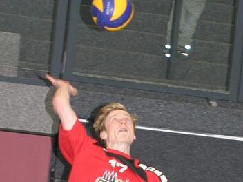 Nils Menzel, hier beim Aufschlag, hat in dieser Saison einen großen Sprung nach vorne gemacht und sich zu einem Leistungsträger der Eberner entwickelt.