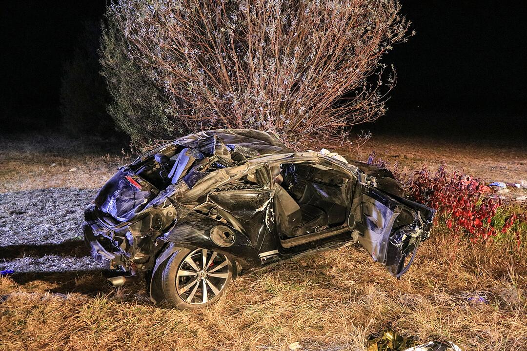 Landkreis Kitzingen: Auto nach Überschlag völlig zerstört – Zwei Tote und zwei Schwerverletzte