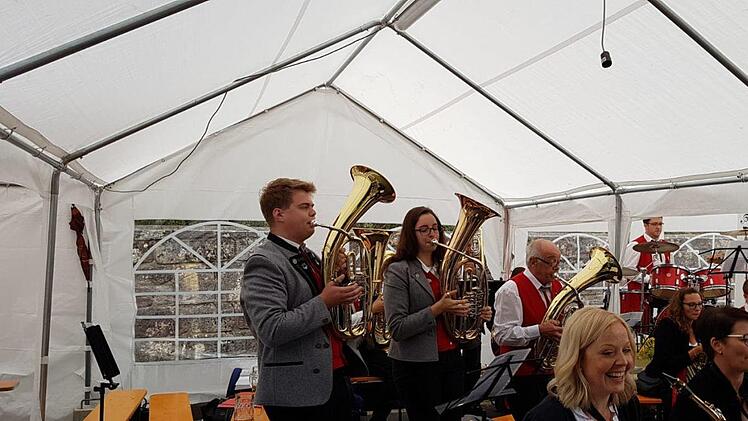 Zahlreiche Musikkapellen traten beim Wilden Sommer in Wildflecken auf.Steffen Fröhlich