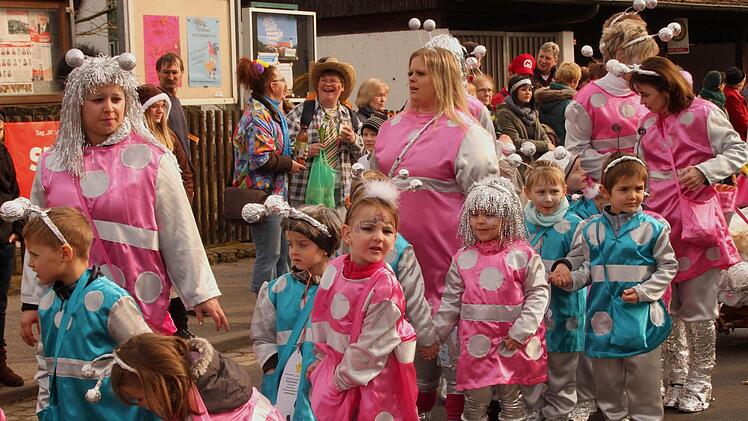 Ganz futuristisch kamen die Eltmanner Kinder zum Umzug.
