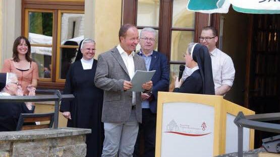 Schlüsselübergabe.Foto: Matthias Guck