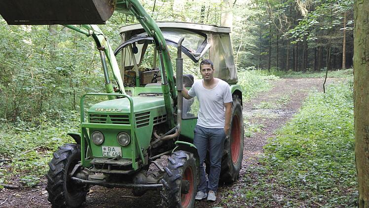 Christian Pack vor dem Deutz-Traktor. Foto: privat